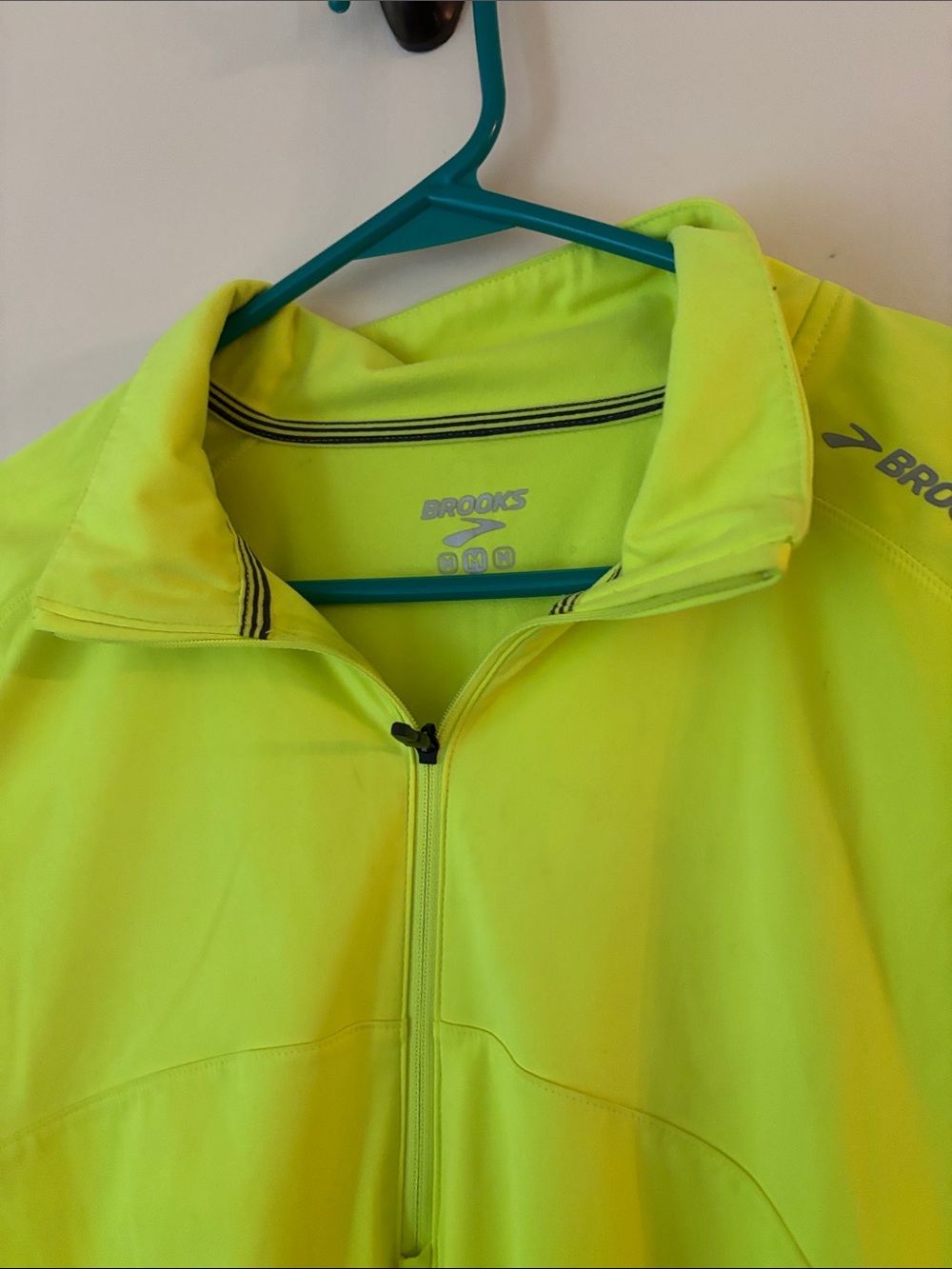 Brooks Men’s Neon Yellow and Blue Performance Pullover - Picture 3 of 6